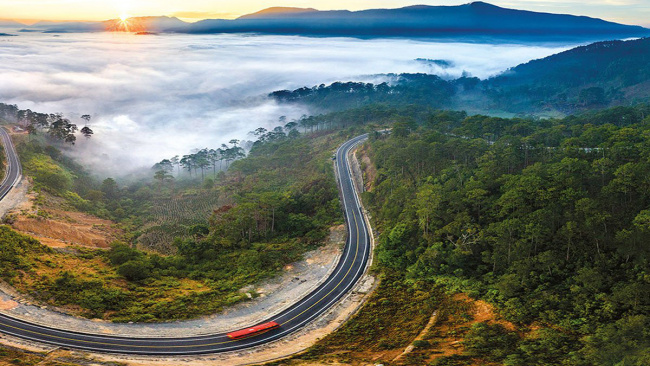 kinh nghiệm lái xe ô tô đường đèo